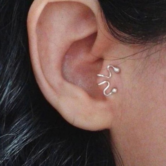 Curly Tragus Ear Cuff No Piercing Earrings - Picture 1 of 3